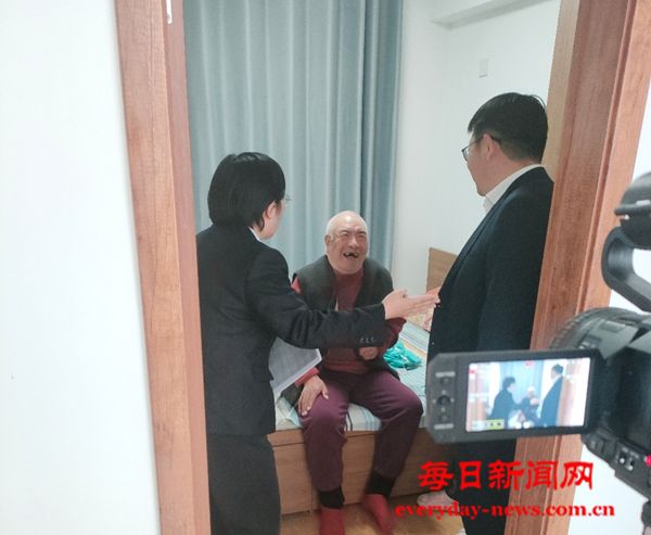 烟台高新区不动产登记中心： 延时服务暖人
