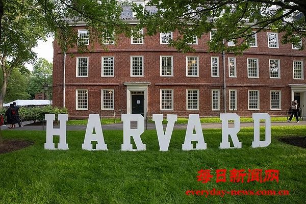 特朗普政府再次施压哈佛大学 下令审查其联