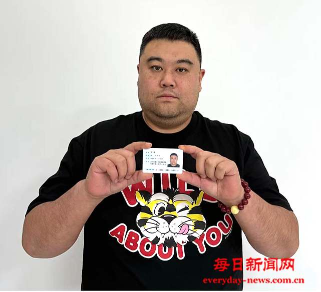 手持1111111111111111.png