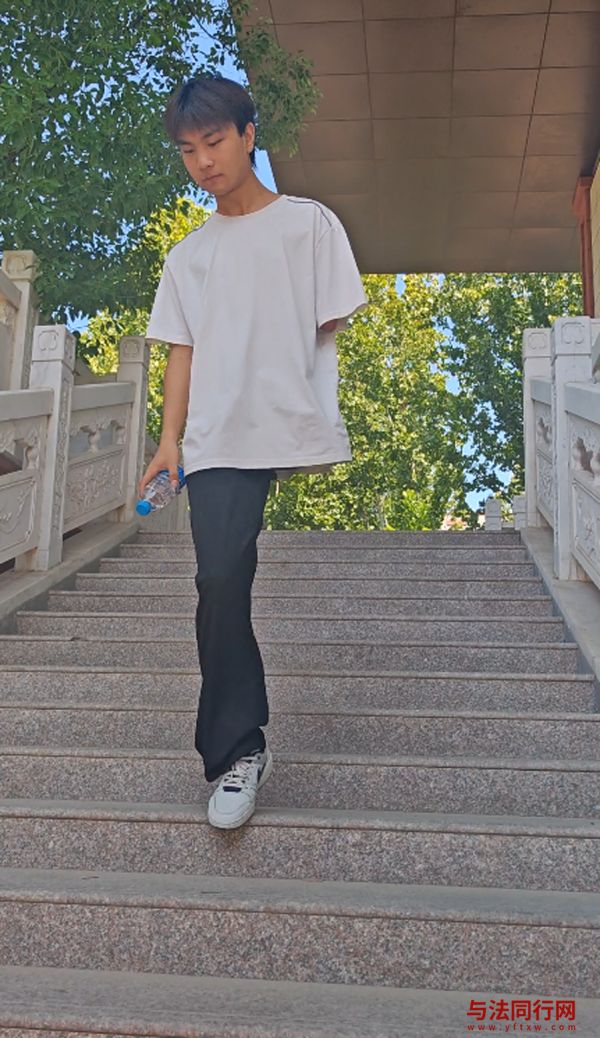独臂单腿逐梦前行！商丘青年郑建飞刷屏网络